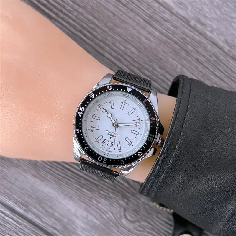 Man green star Dial wristwatch with steellees steel band