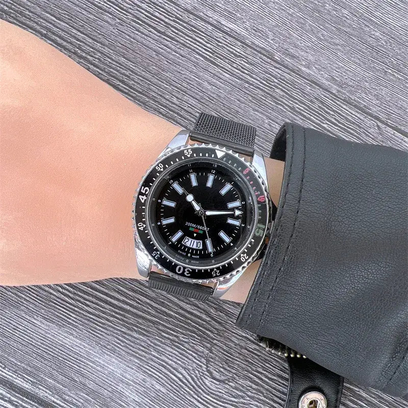 Man green star Dial wristwatch with steellees steel band